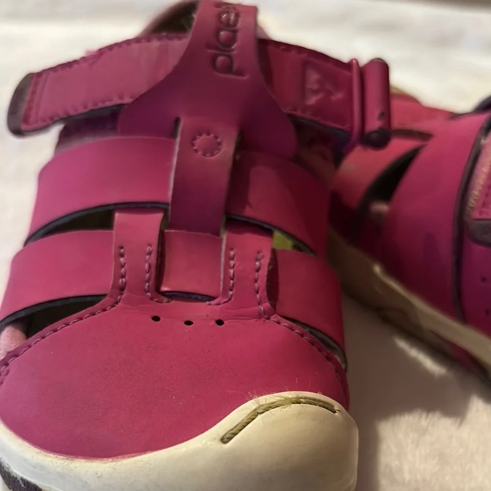 Gently Loved PLAE Sam 2.0 Kids Fuchsia Sandals